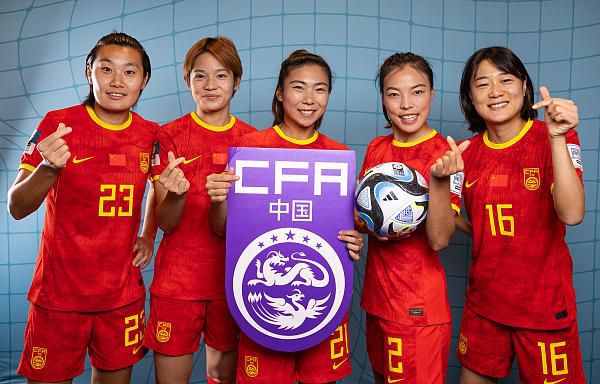 从美术转变为导演视角，她认为导演需要更全面的统筹能力：“当你没有拍到想要的画面，后期剪接就会很麻烦。