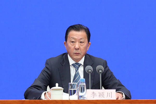 影片讲述的是为了寻找合适的伴郎，皮特试着和希尼成为朋友，结果两人实在太臭味 《蚁人》再曝新剧照 保罗·路德与道格拉斯对戏 2015-01-13 近日漫威多部新片进入宣传期，曝光的物料之多让人眼花缭乱。