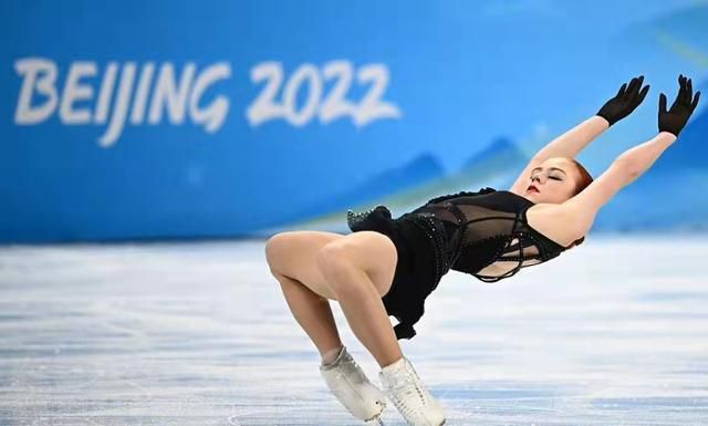 图为：克莱尔·丹尼 泰伦斯·马力克新片热拍 曝迈克尔·法斯宾德加盟 2012-10-08 刚刚结束了《圣杯骑士》在洛杉矶的拍摄任务之后，导演泰伦斯·马力克便马不停蹄地投入到另一部新片的工作中，这便是在德州奥斯汀取景的未命名音乐剧电影。