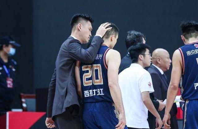 《办公室》衍生剧《报社》定档9.4 2025-07-11 近日，情景喜剧《办公室》的衍生剧《报社》首曝定档海报，宣布首季共13集，将于当地时间9月4日起播出！