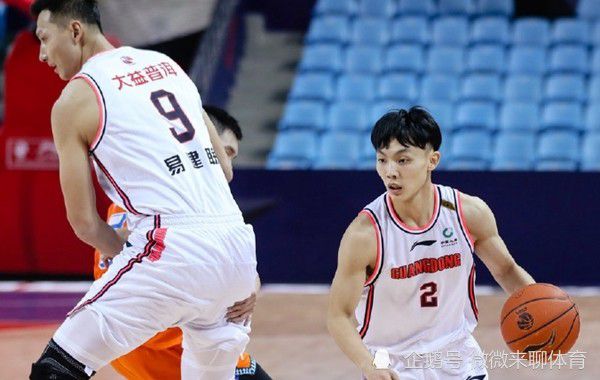 他们推出了一款与离婚相关的产品来应对离婚这一时代最热门的灾难，通过制定保险金的过程回顾爱情、结婚、离婚等。
