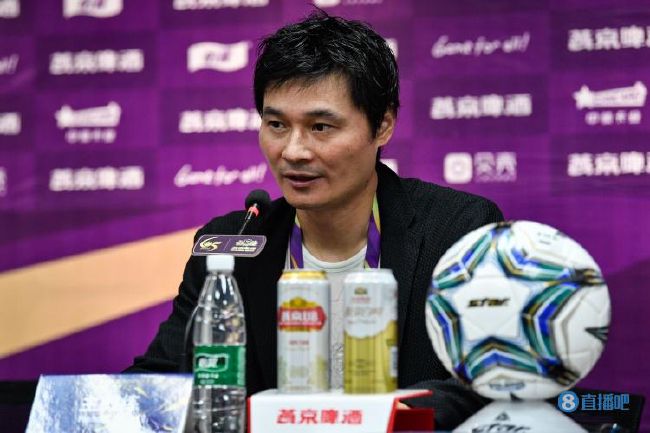 他的长篇小说《笠山农场》荣获“台湾中华文艺奖金委员会”小说二等奖。