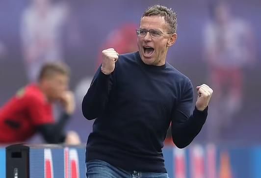 美艳范爷如此亲密接触令男选手笑得 刘承俊喜得第二子 亮相时尚活动大秀完美肌肉 2010-08-26 前不久刚刚杀青自己主演的大戏《硬汉2》的韩星刘承俊，8月25日，顶着全身黝黑的肌肤，很“硬汉”的形象高调出席了某杂志举办的第二届CoolGuy全国总决赛。